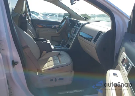 2010 Lincoln Mkx из США, поврежденный, VIN 2LMDJ8JC3ABJ07968